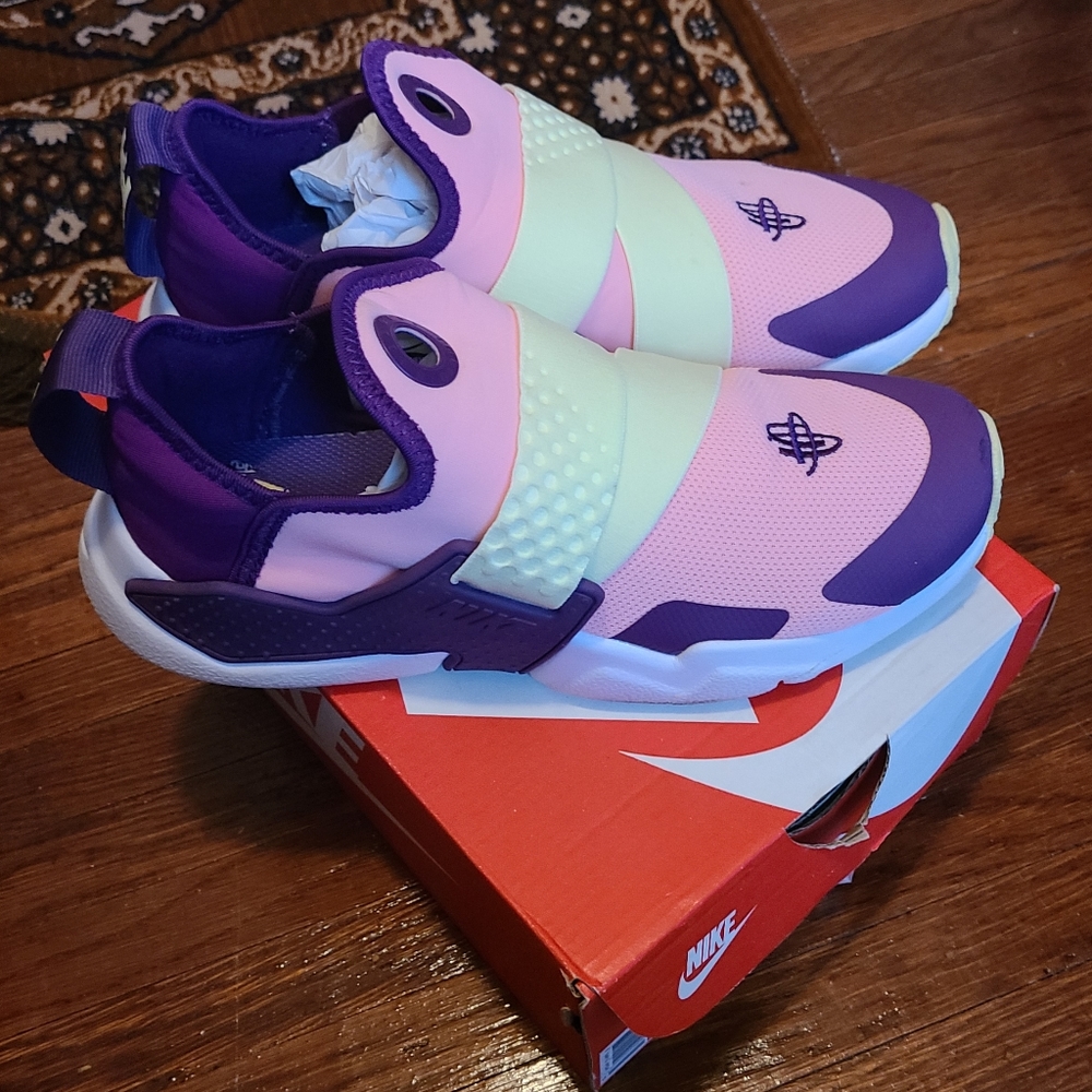 Big Girls Nike Huarache's Like New sz. 5Y